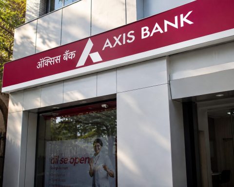 Axis Bank Shares Gain Ground as Investors Weigh Growth Outlook and Expansion Plans
