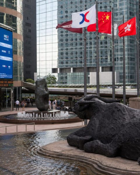 Hang Seng Edges Up After AI Selloff; Rate Worries, China Growth Uncertainty Linger