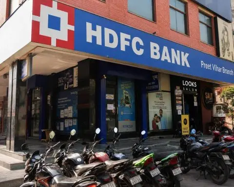 HDFC Bank Gains With Sector, RBI NRI Fund Flows on Radar