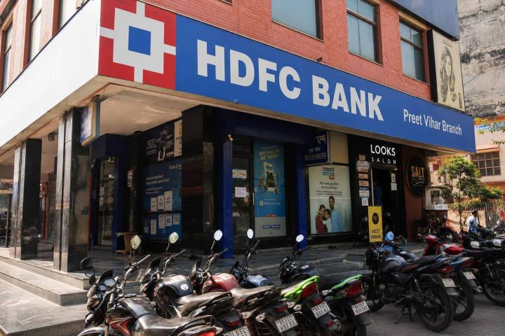 HDFC Bank Gains With Sector, RBI NRI Fund Flows on Radar