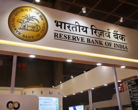 RBI Crackdown: Banks Can’t Force Insurance, Hidden Add-Ons Under New Mis-Selling Rules