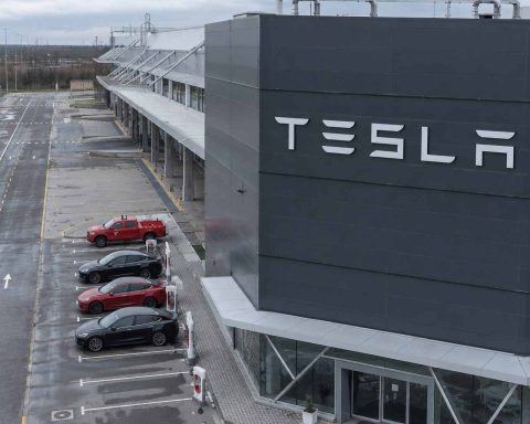 Tesla Slides Even as Goldman Sees Brighter Q2 Deliveries